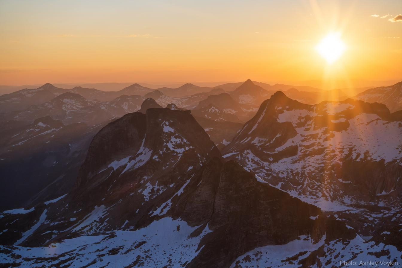 Sunset over the Kootenay peaks from C-GGQS. Photo by Ashley Voykin.